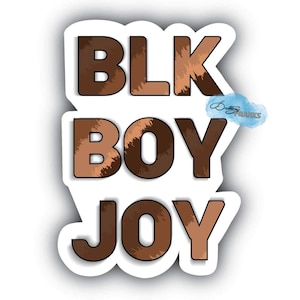 Può includere: Un adesivo con le parole "BLK BOY JOY" in marrone e beige con un effetto testurizzato a pennellate.