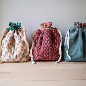 Pochon, bourse, trousse en tissu matelassé ou velours côtelé