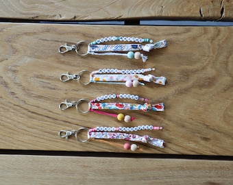 Porte-clefs, cadeau personnalisable, prénom, mot, nounou, maîtresse, maman, papa, marraine, parrain