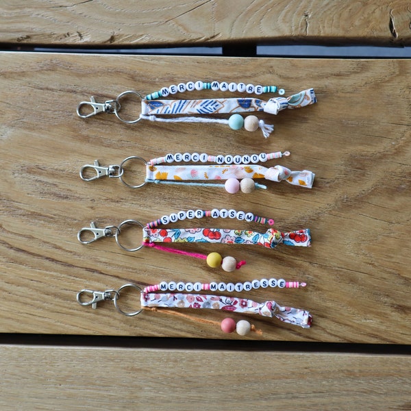 Porte-clefs, cadeau personnalisable, prénom, mot, nounou, maîtresse, maman, papa, marraine, parrain