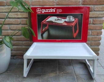 Taca na łóżko GUZZINI Jolly z pochylonego ABS - projekt z lat 80. Luigi Massoni vintage - biała taca na stół Klasyczny projekt Wyprodukowano we Włoszech
