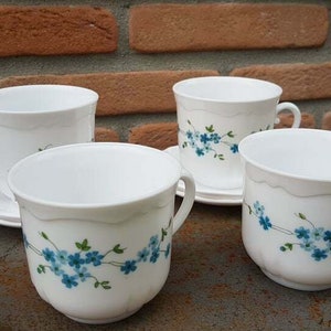 ARCOPAL France 4 Cups + saucer Veronica Myosotis collection - Vintage 70s