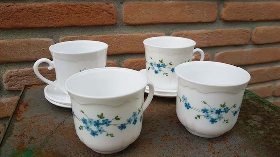 ARCOPAL * VERONICA * Vintage TASSES Décor Fleurs bleue Myosotis EUR 2,10 - FR