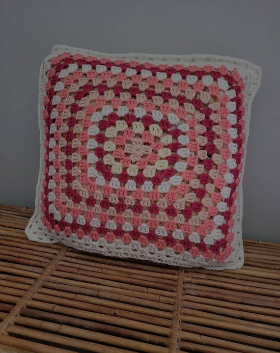 Coussin 70 au crochet Granny Square