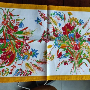 70s vintage kitchen towel placemat - retro 1970 Flower Power house