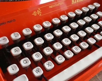 Remington Riviera Typewriter - Vintage Design 1970s Made in