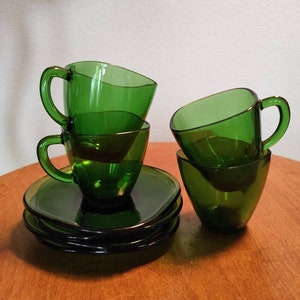 DURALEX Vereco Coffee service with 4 cups and saucer in green glass Made in France - vintage design from the 70s