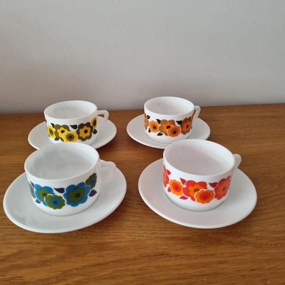 Lot De 4 Tasses à Café Et Soucoupes Arcopal France - Motif Floral Rétro Années 70 - Jaune/orange