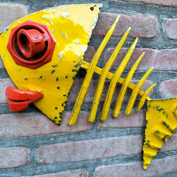 Oeuvre d'art sculpture de F-Lor da Fer - Loris Farolfi - design de mobilier de poisson en fer recyclé artworkuvre d'art contemporaine