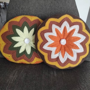 Set of 2 giant vintage cushions from the 70s - Made in Italy design - wool crochet