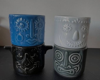 Juego de 4 tazas IKEA Tiki de la colección Maria Vinka Frekvens del año 2020 - Taza de diseño vintage fabricada en Suecia
