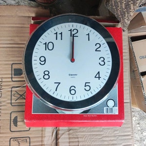GUZZINI Wandklok - vintage design uit de jaren 70