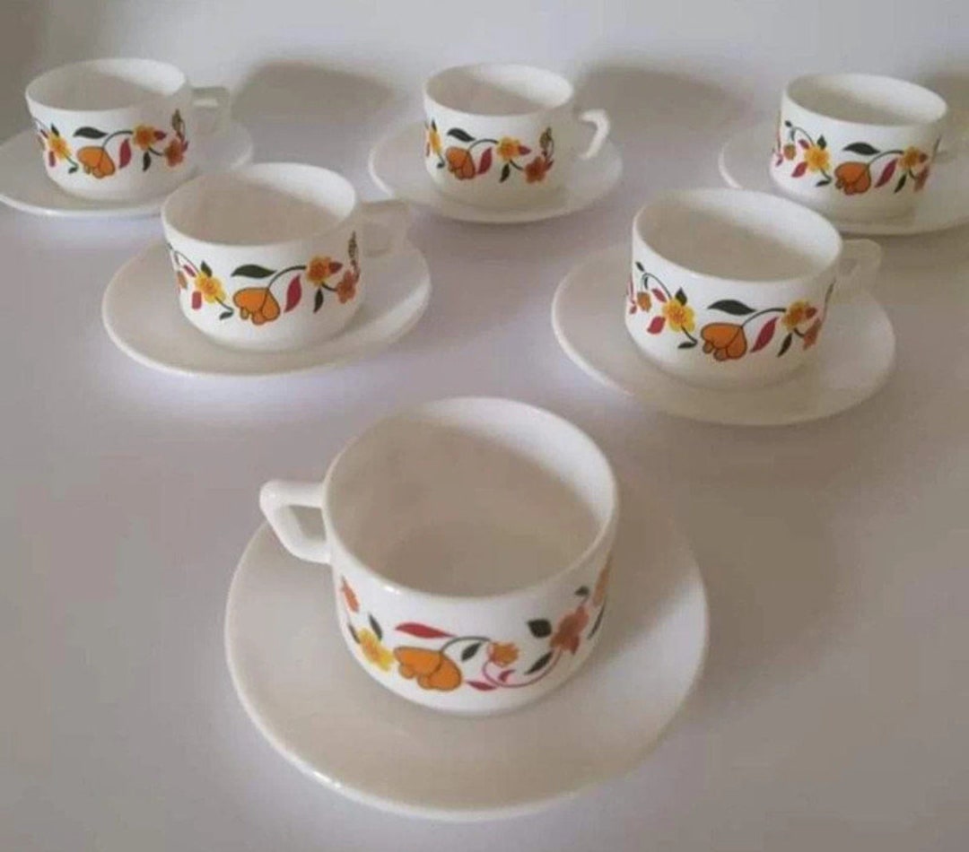Vintage Lifestyle Concept Store : TASSES LOTUS EN ARCOPAL , ANNÉES 70