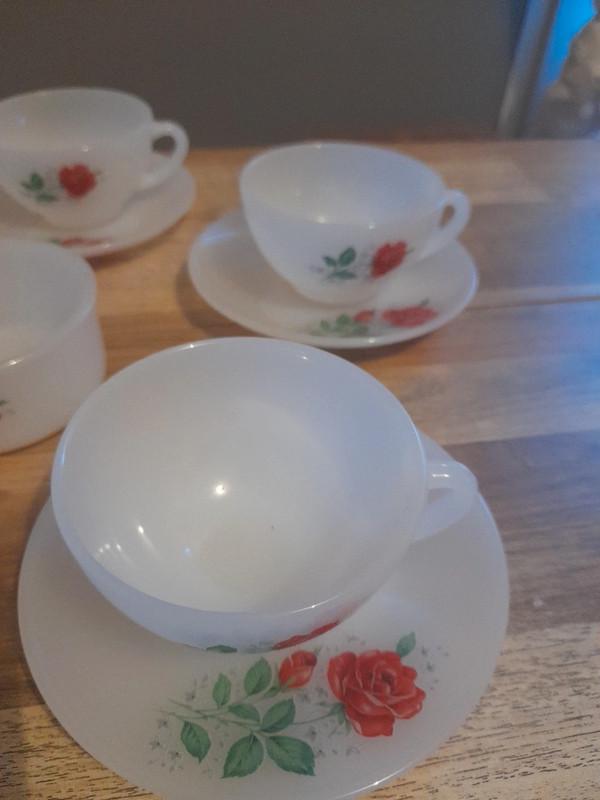 Lot 7 tasses Arcopal décor fleuri rose - Arts de la table