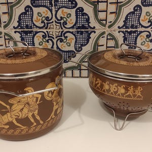 SILTAL Juego de olla, cacerola y colador con diseño de soldados romanos - diseño vintage de los años 70 - metal esmaltado Made in Italy