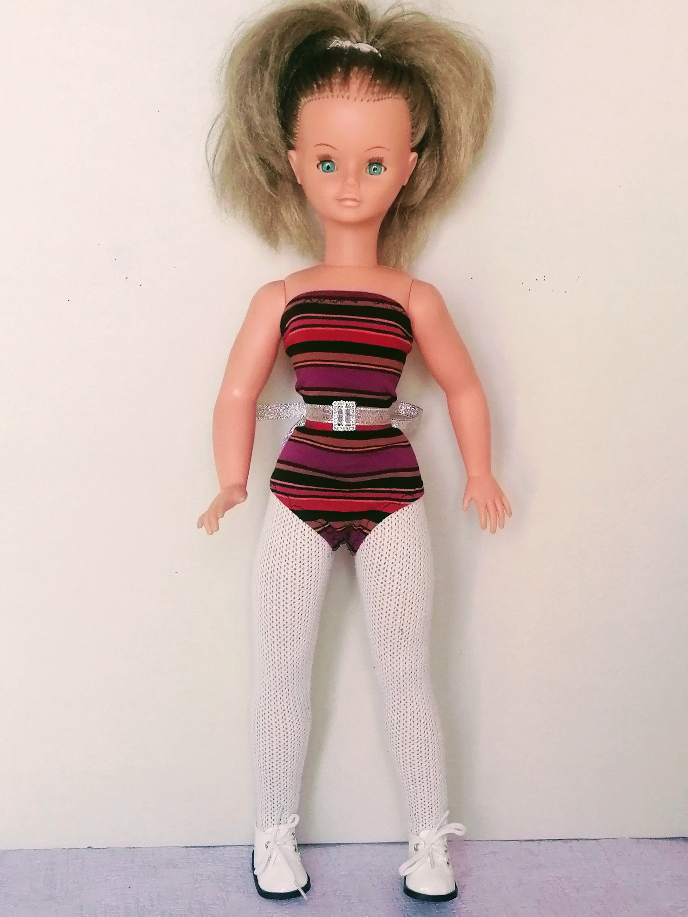Pour poupée Cathie Bella :robe tenue Stockholm 1978