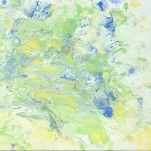 Pode incluir: Pintura abstrata com padr&otilde;es em espiral em tons de azul, verde e amarelo sobre uma tela branca.