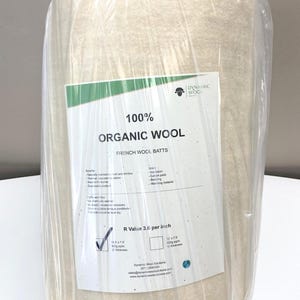 10lb Natural Sheep Wool 1/2” 500msg.  More than 12’ of pure wool!! DIY Batting – Quilting, Felting, Insulation