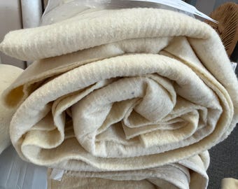 Organic French Wool Batting: 1/2" Thick, 7,5’ width / Natural Fiber for Quilting, wall’s van, boots insulation,  camping, blankets, pillows.