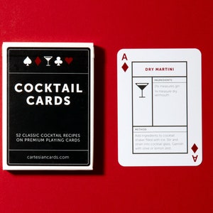 Cocktailkarten. Alle Cocktails, die Sie wissen müssen, und wie man sie zubereitet, in einem hochwertigen Spielkartenspiel.