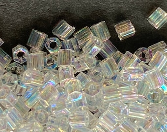 Perles de rocaille Miyuki n° 11 : couche transparente opalescente