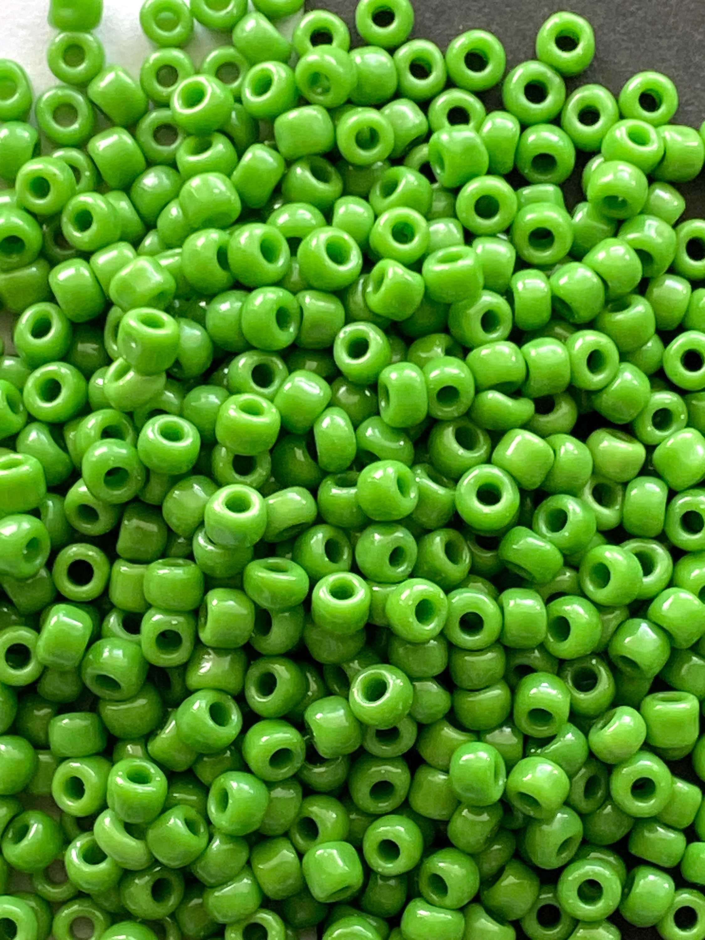 12/0 8/0 6/0 Green Opaque Seed Beads 2mm 3mm 4mm - Green Rocailles - Green  Seed Beads