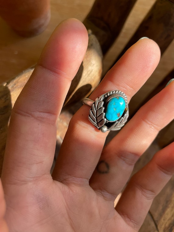 Navajo Old Pawn Turquoise Ring Size 5 - image 1