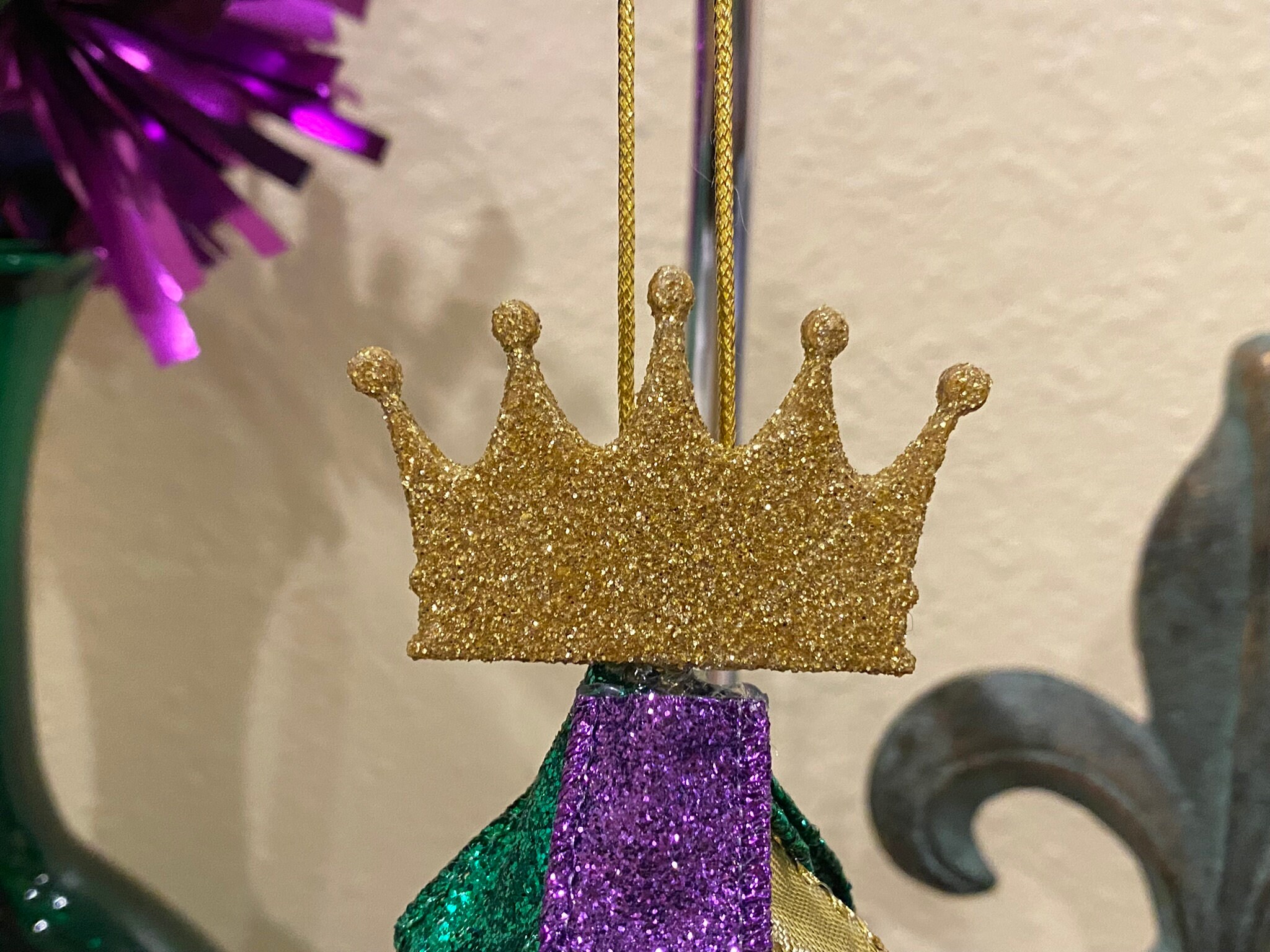 Mardi Gras Crown Centerpiece (Medium Multi)