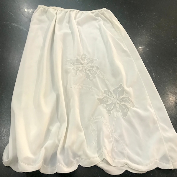 Vintage 24” half slip, Under Skirt Slip, White Nylon with Flower pattern on the front.  Size S-M. Waist is 22” around elastic waist.