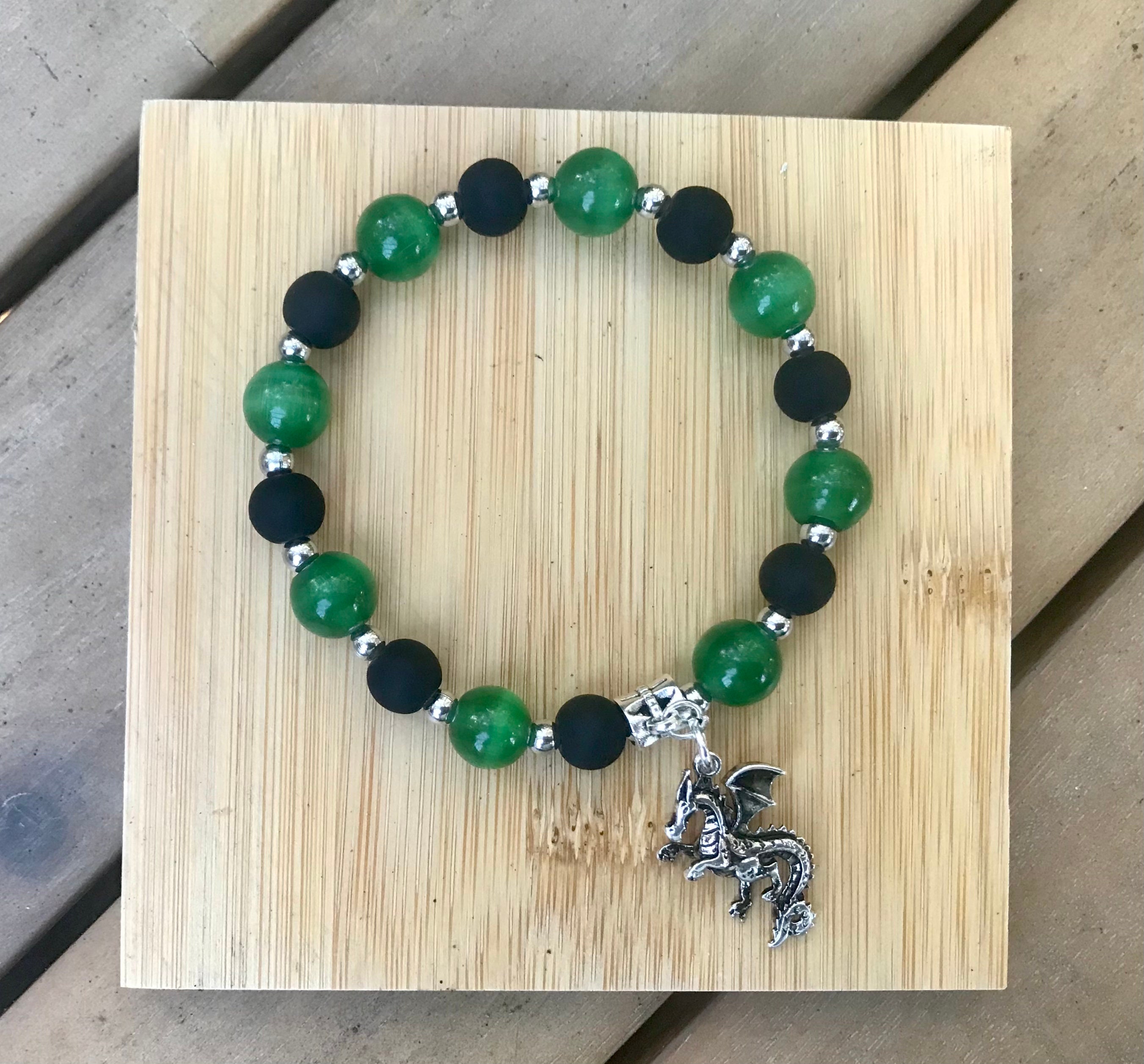 Green agate bracelet with dragon best sale sign