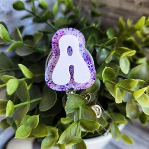 Carrete de insignia inicial personalizado, titular de identificación personalizado, titular de insignia monograma, regalo único para enfermeras, CNA, maestros, compañeros de trabajo, profesionales