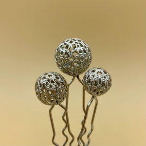 Hair accessory with ball - hairpin with small ball - hair ball with 17 mm diameter - traditional hair accessory - bridal jewelry