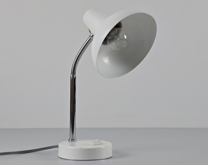 Mid Century Modern - Vintage White Metal Gooseneck Desk Lamp - Vintage Space Age Desk Lamp - Holland, 1970s.