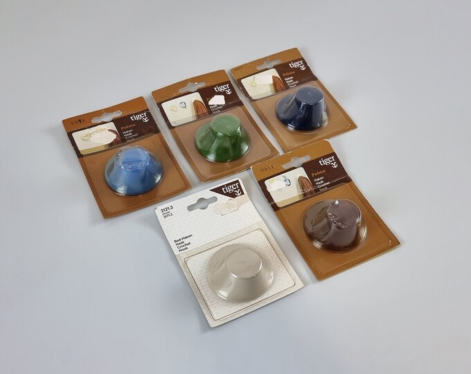 New Old Stock 1970s Vintage TIGER PRODUCTS Palma Plastic Hooks - Retro Space-Age Bathroom Accessories.