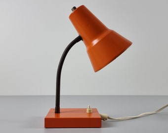 Mid Century Modern - Vintage Orange Metal Gooseneck Table Or Wall Lamp - Vintage Space Age Lamps - Holland, 1960s.