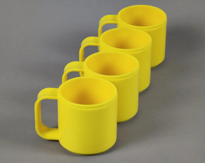 Vintage 1990s Set Of 4 Yellow Acrylic Cups By STYLE From Italy.