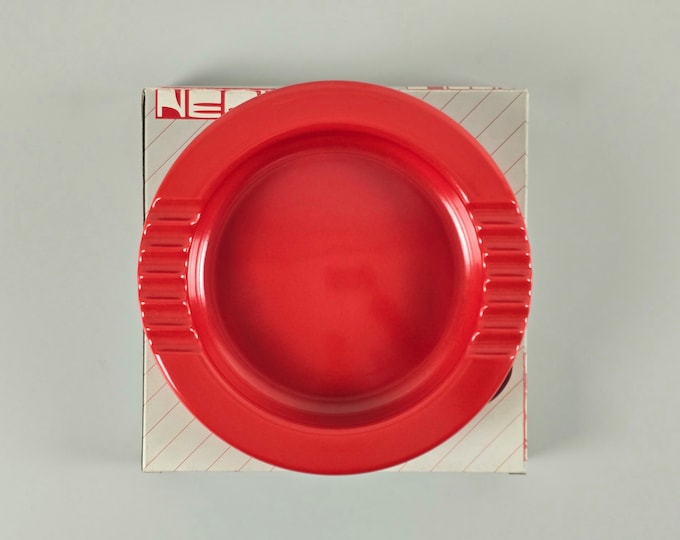 New In Box - Space Age Design - Vintage NEOLT Red Melamine Ashtray - Retro Home Decor & Styling - Italy, 1970s.