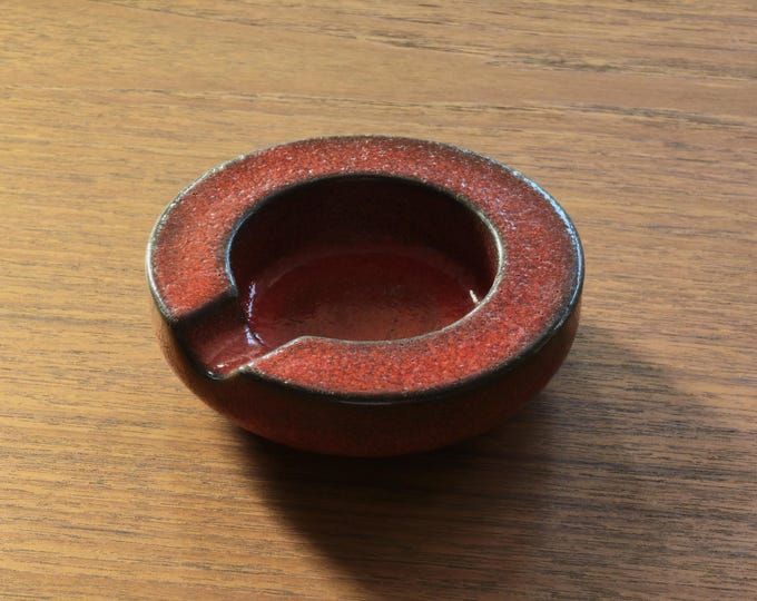 1960s Vintage RAVELLI KERAMIEK Handmade Fat Lava Ceramic Ashtray By Jaap Ravelli • Dutch Mid-Century Ceramics & Earthenware.