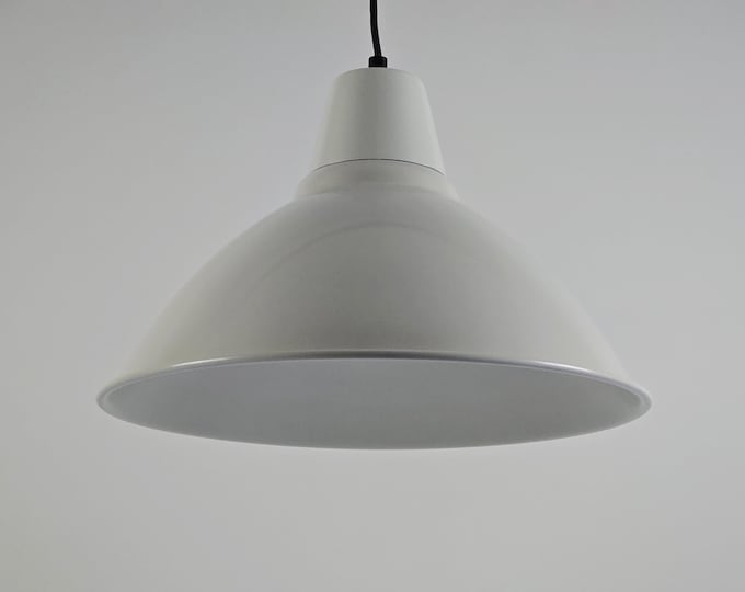 Modern Industrial Pendant Lamp in Grey Aluminium – Factory Style Lighting.