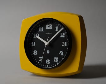 Vedette France Yellow Plastic Wall Clock, French Space Age Design, 1970s.