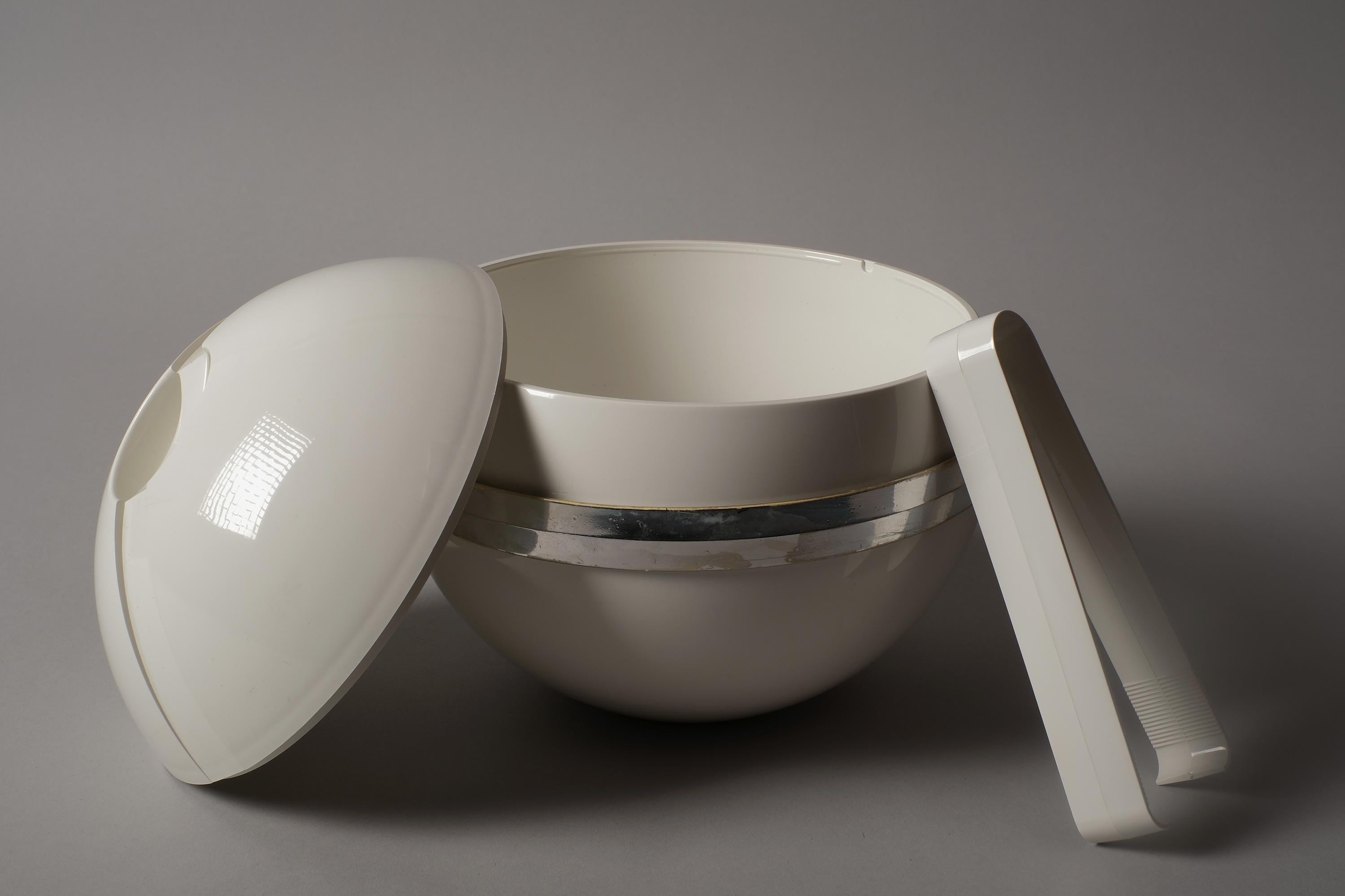 Guzzini Stella Ice Bucket by Paolo Tilche, White Plastic, 1970s