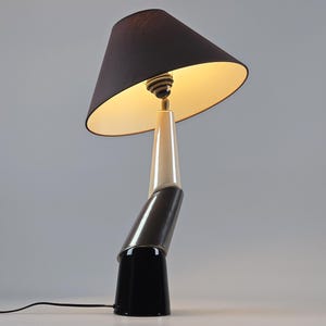 1980er Jahre Postmoderne Keramik Tischlampe von François Chatain, skulpturales französisches Design.
