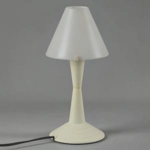 Vintage 1980sVENETA LUMI ‘Lulu’ Table Lamp – Postmodern Italian Lamp in White And Beige Plastic.