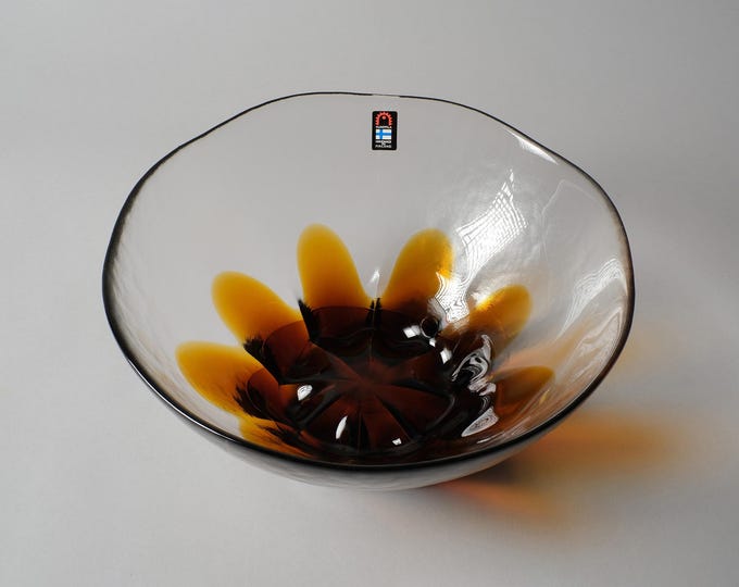 Humppila Finland Amber Art Glass Bowl, MCM Petal Sunburst Design, 1970s.