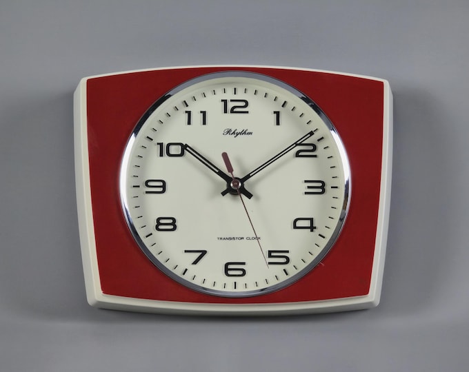 Vintage 1970s Rhythm Transistor Plastic Wall Clock, Japan.