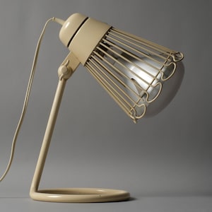 Philips Cocotte bordslampa, tillskriven Louis Kalff och utvald av Charlotte Perriand.
