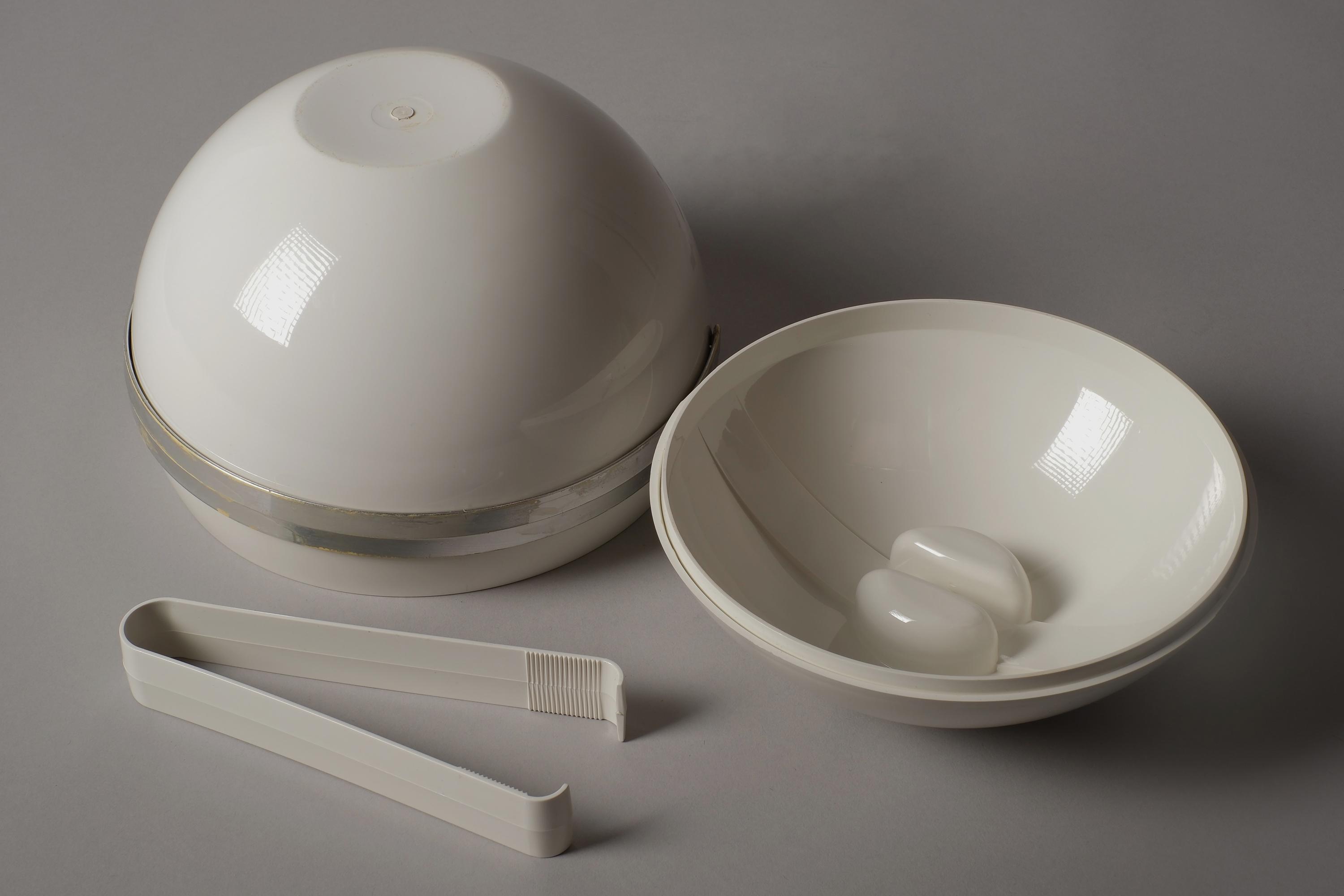 Guzzini Stella Ice Bucket by Paolo Tilche, White Plastic, 1970s
