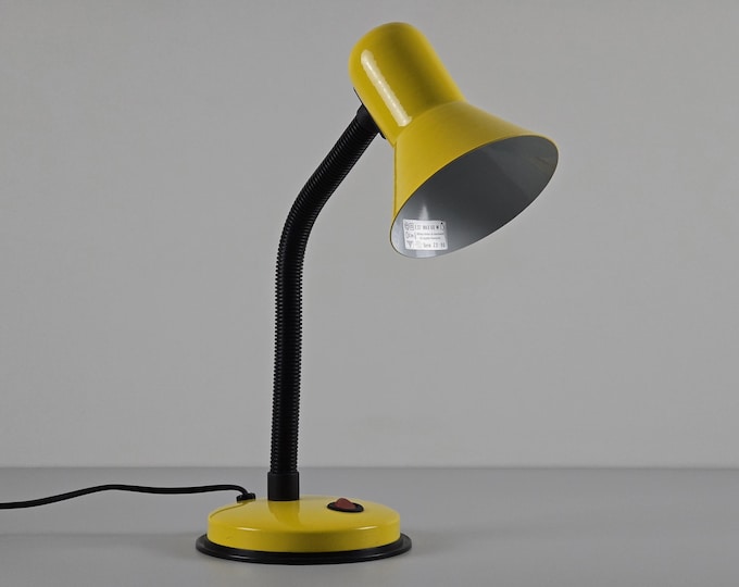 Postmodern Industrial - Vintage VENETA LUMI Serie Z2-90 Yellow Gooseneck Desk Lamp - Retro Table Lamp - Italy, 1980s.