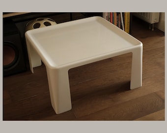 C&B Italia Amanta Coffee Table by Mario Bellini, White Fiberlite, Italy, 1966 First Edition.