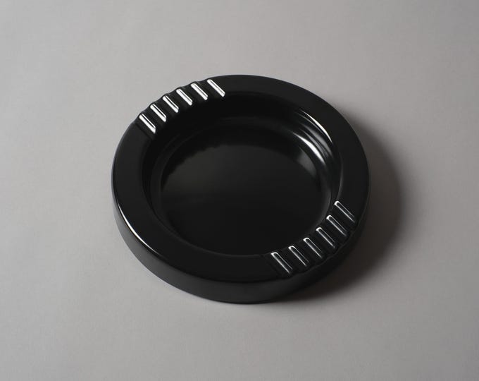 Neolt Italy Black Melamine Ashtray, New in Box, Space Age Design, 1970s.